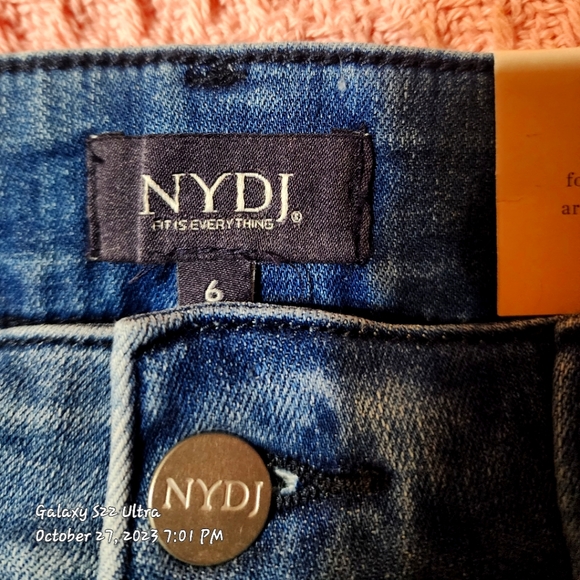 NYDJ size 6 jean shorts - named Ella - Picture 1 of 6
